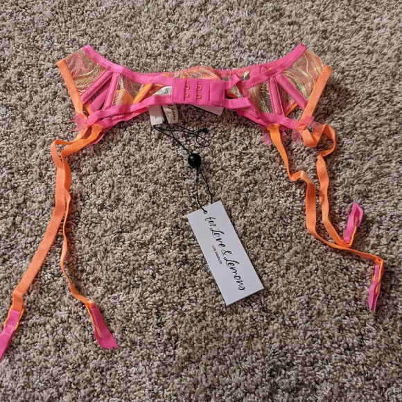 For love and lemons garter - Picture 3 of 4